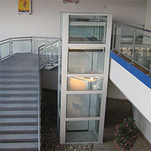 MONTCEAU-LES-MINES / 71 - L'escale - Elévateur pour personnes à mobilité réduite en pylône